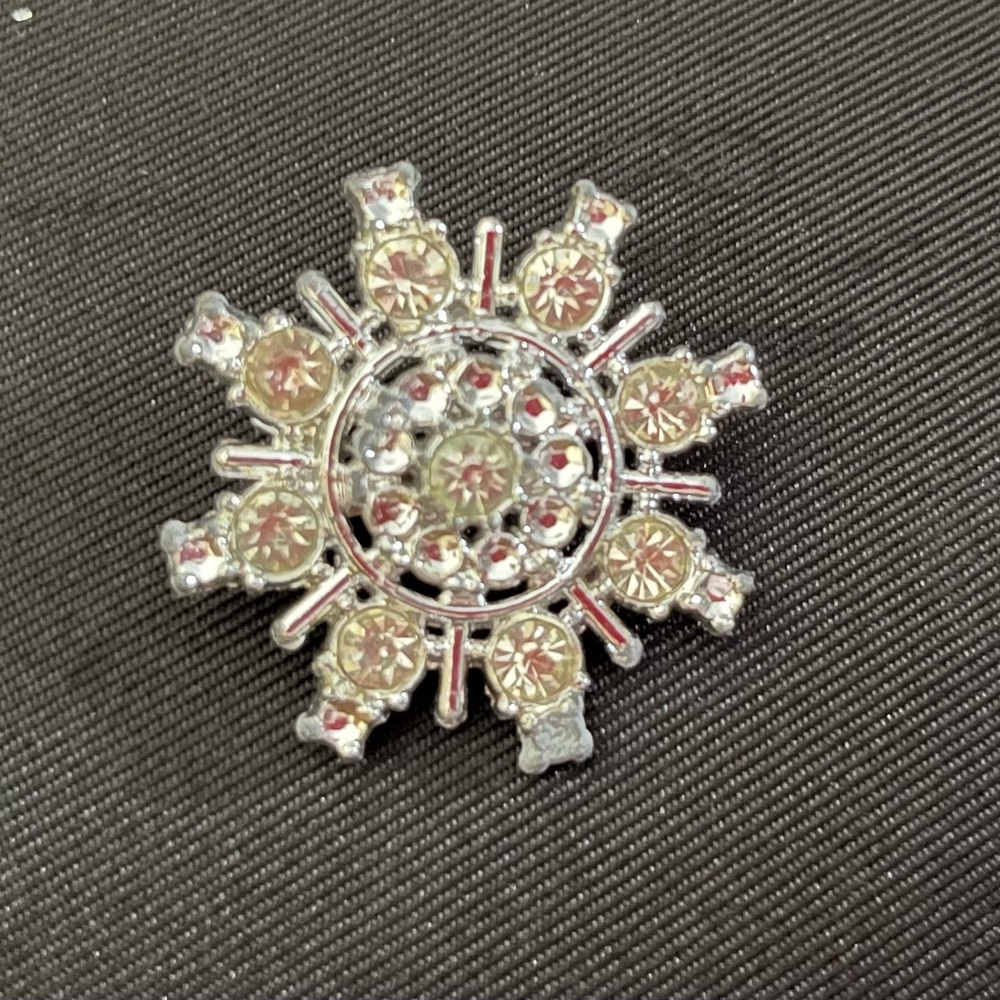 Vintage Silver-Tone Snowflake Crystal Brooch - Clear Rhinestones